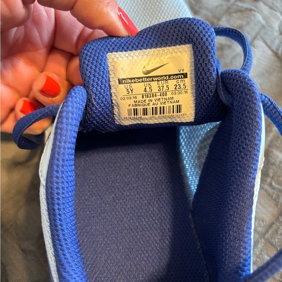 Nike Tanjun  light blue Youth size 5 - Picture 5 of 5